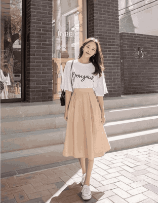Cách Phối Chân Váy Với Áo Phông Oddly Tee 